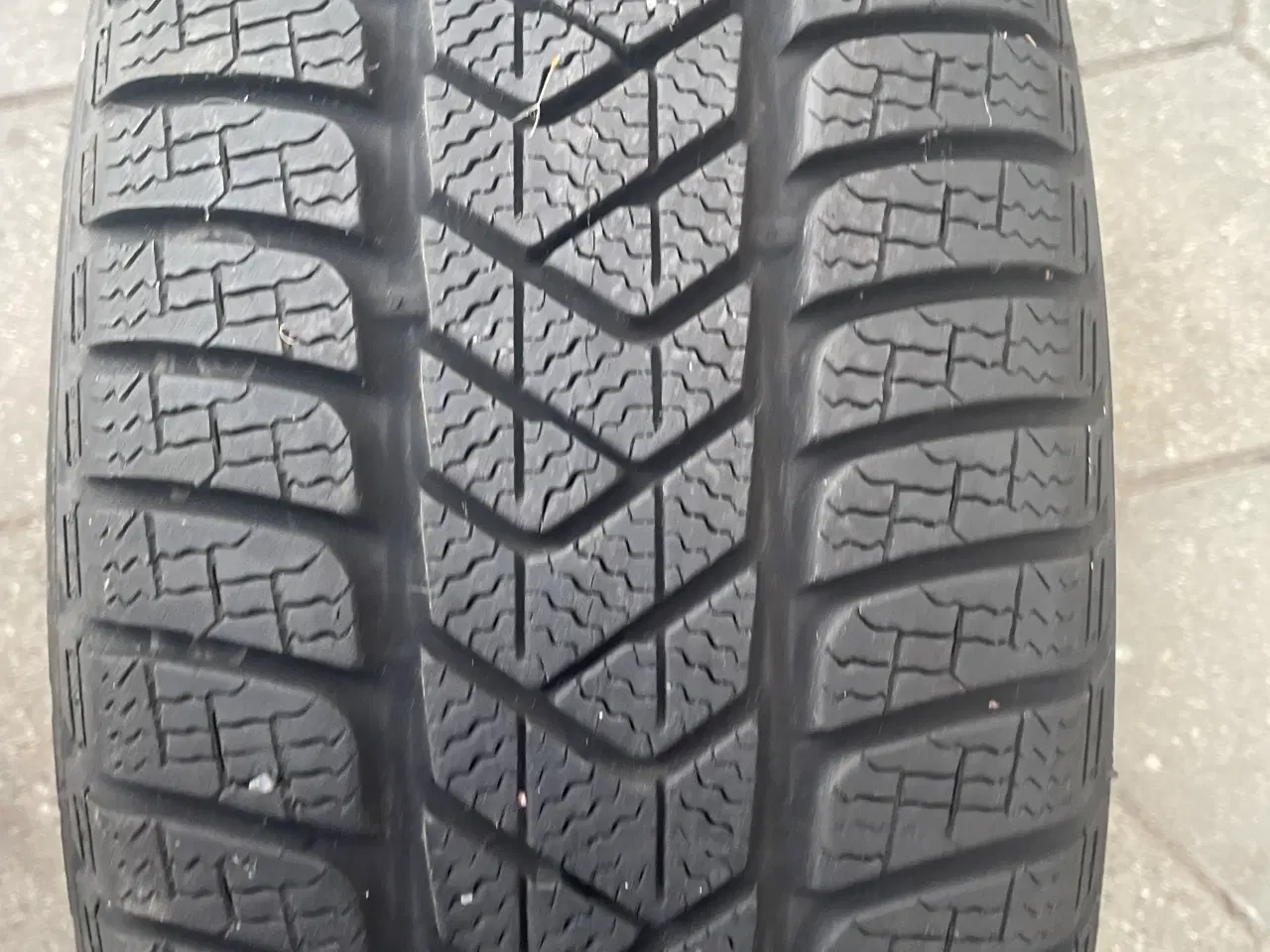 Billede 1 - Vinterdæk 225/40R18