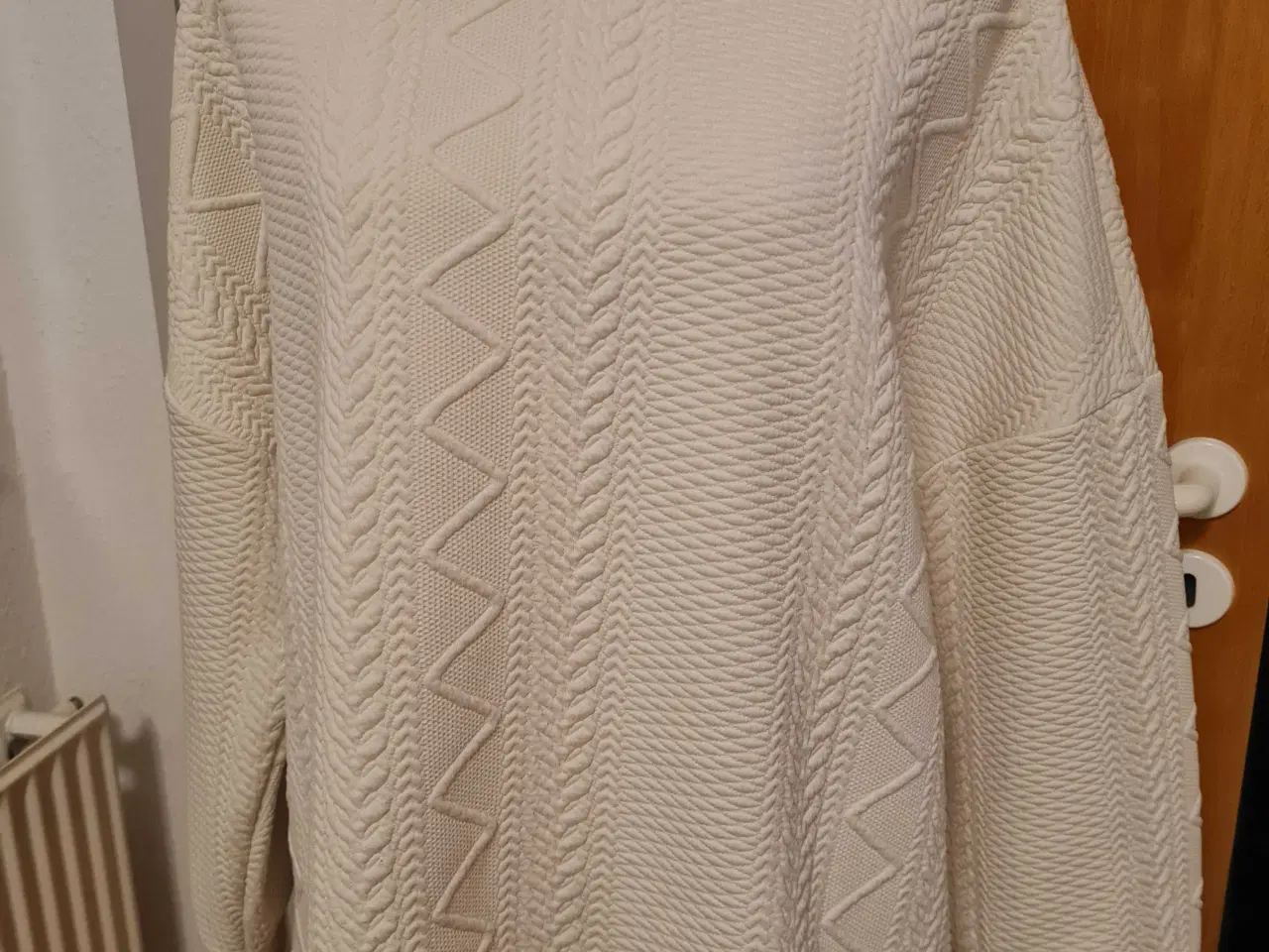 Billede 8 - Hoodie str M 46-48 Only Carmakoma 