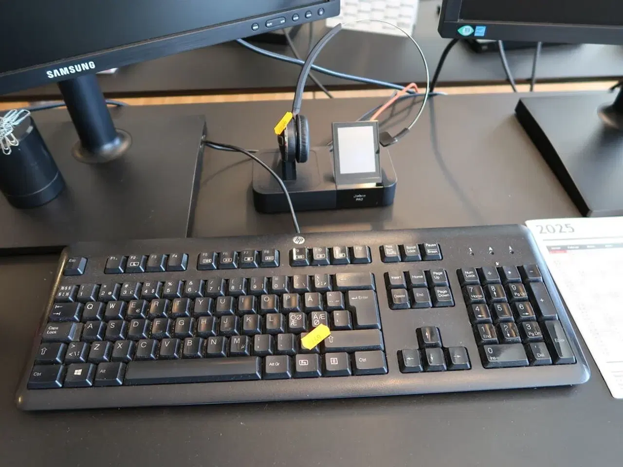 Billede 2 - 2 stk. computerskærme SAMSUNG S24E450, tastatur, mus, computer LENOVO