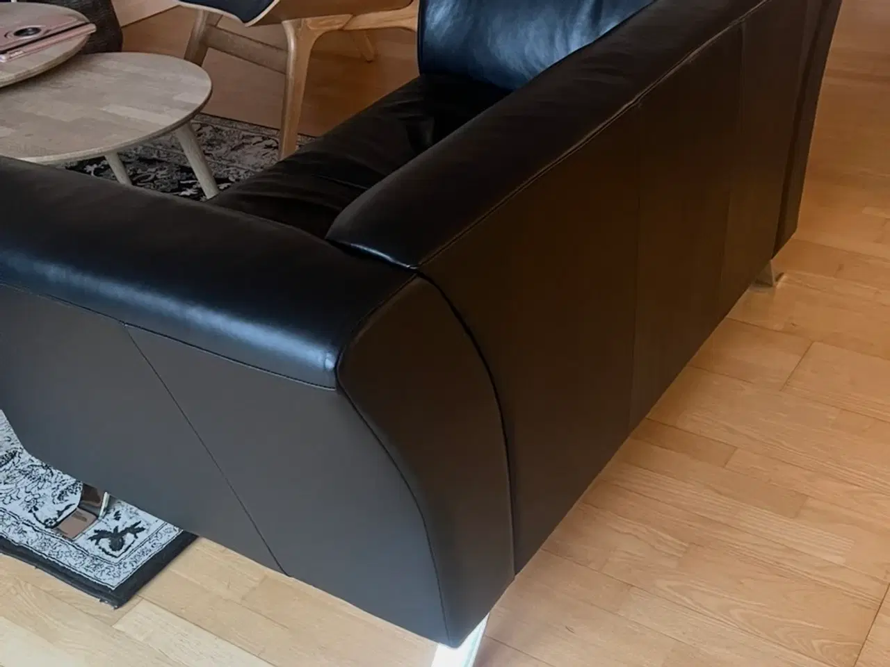 Billede 2 - 2 personer lædersofa sort