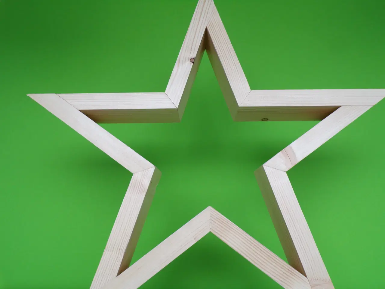 Billede 6 - Ny håndlavet stjerne i lakeret fyrretræ