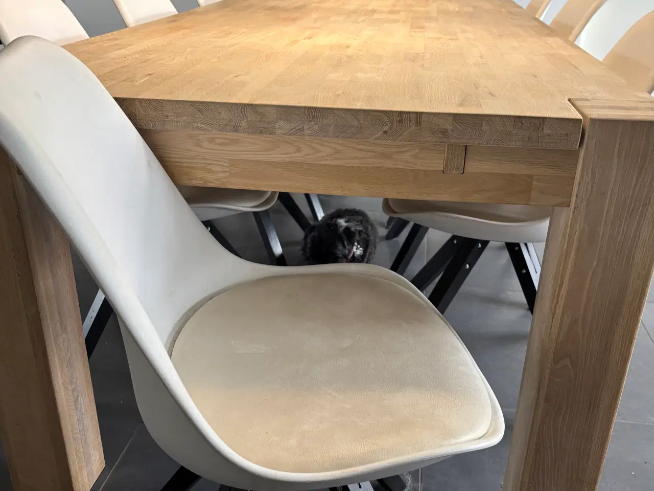 Billede 2 - Spisebord massiv eg - sæbebehandlet inkl. stole