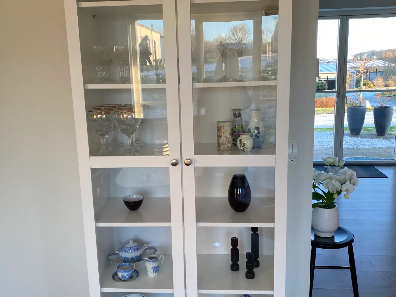 Billede 3 - Vitrineskab hvidlakeret helt nyt