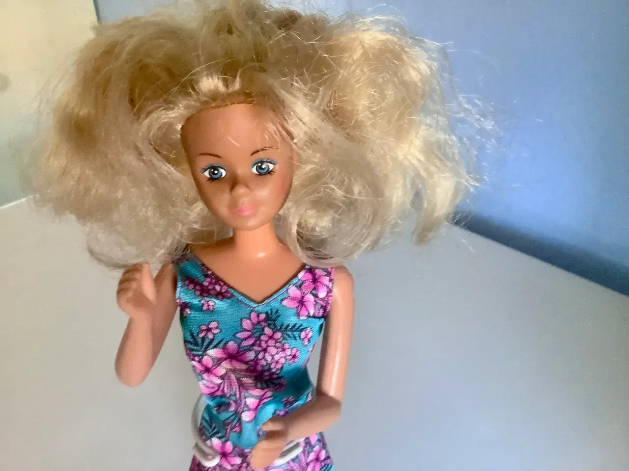 Billede 3 - Petra dukke med tøj.