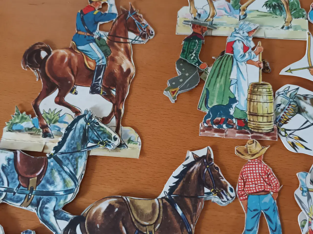 Billede 4 - Papfigurer