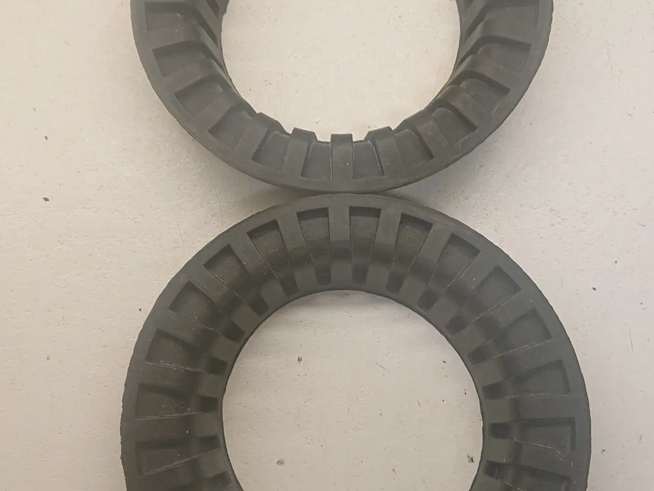 Billede 2 - Toyota Starlet støddæmper gummi