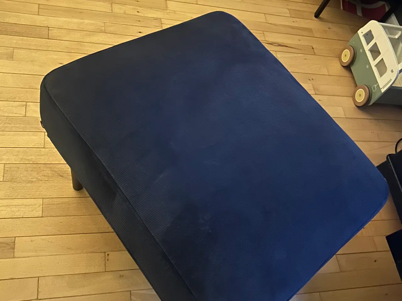 Billede 2 - Sofa + puf i royal blue 