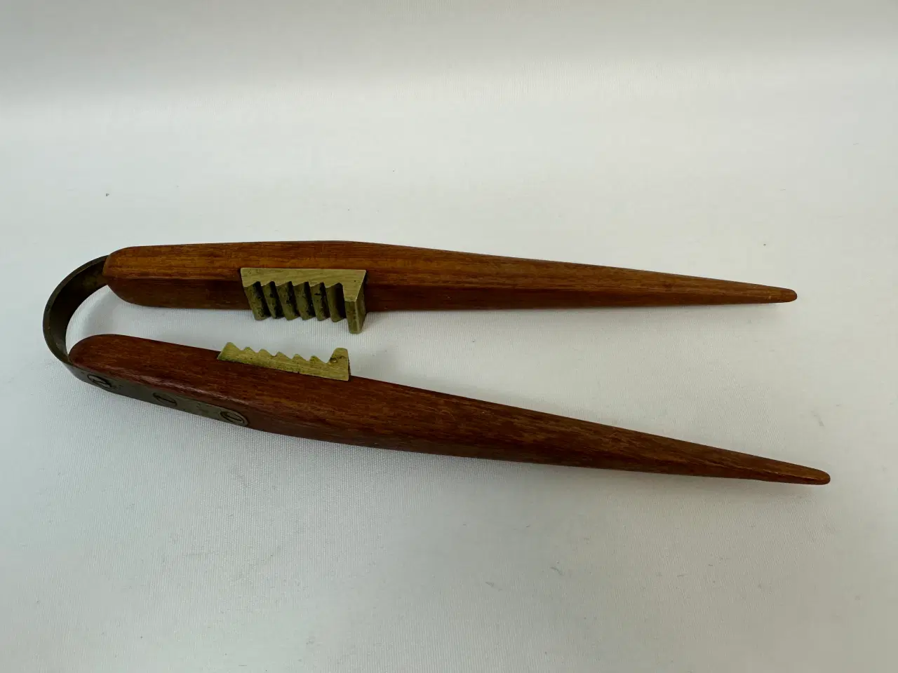 Billede 5 - Retro nøddeknækker i teak og messing