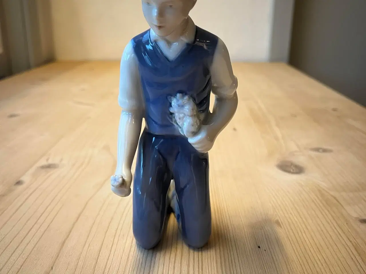 Billede 1 - B & G "Dreng med blomster" nr. 2346