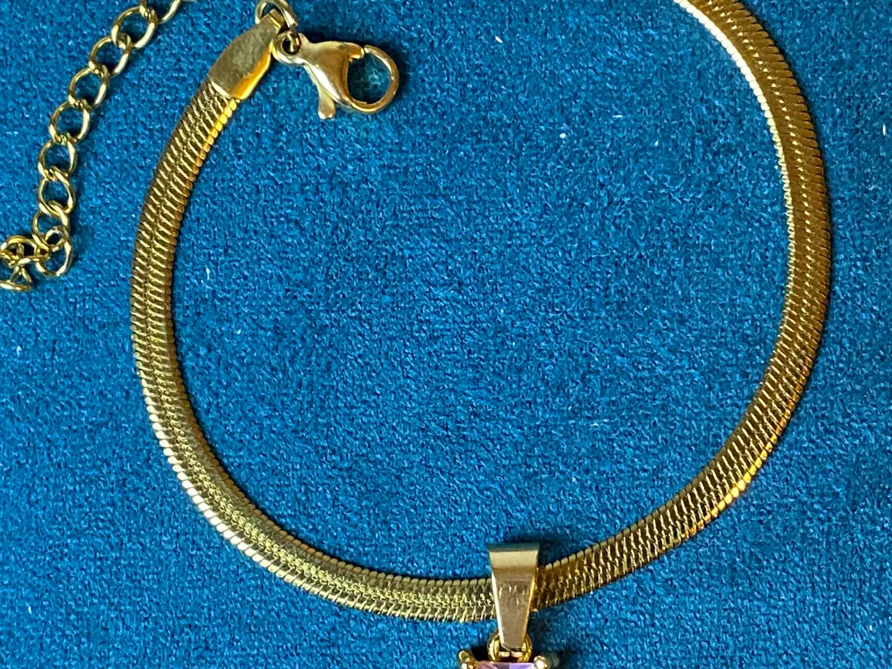 Billede 4 - Komplet Smykkesæt - Halskæde, Øreringe og Armbånd.