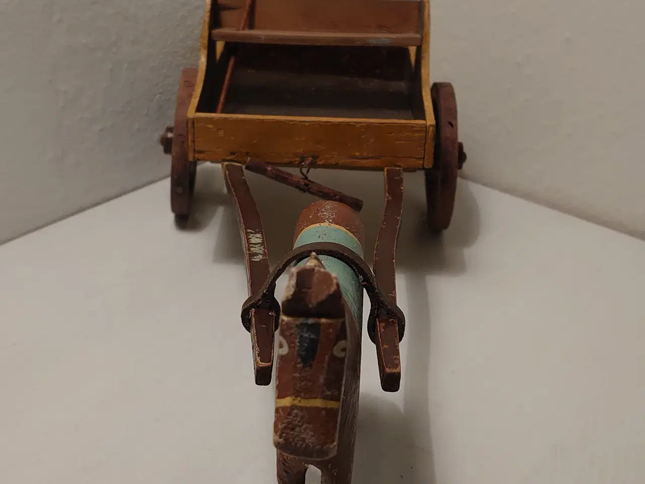 Billede 5 - Fængselslegetøj: Vogn med hest mm. Ca 1935. L 38cm