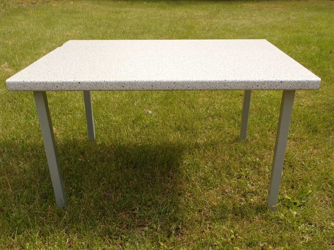 Billede 2 - NYT Børnebord Lys granit laminatbordplade