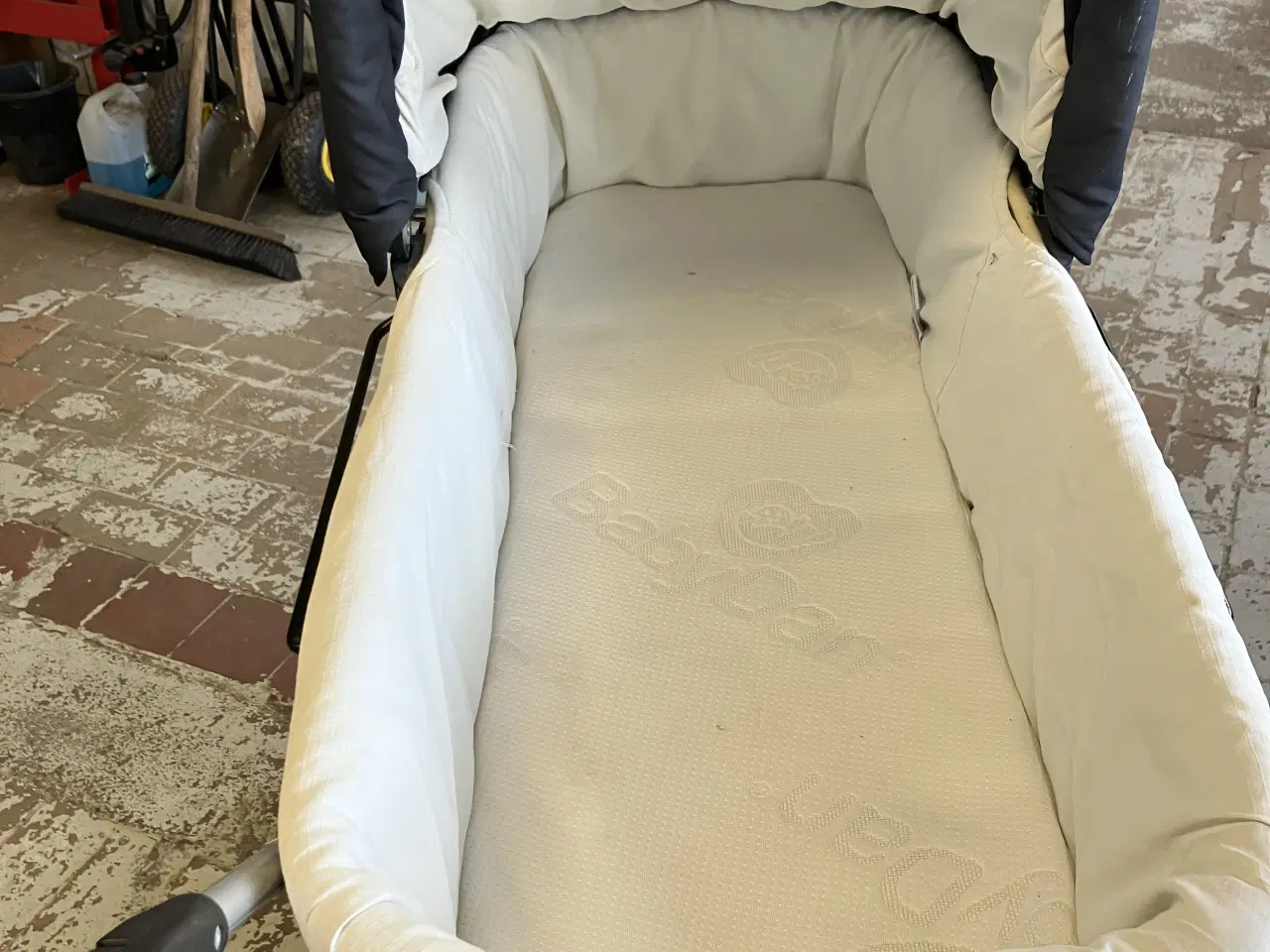 Billede 3 - Odder barnevogn mangler overstykket 