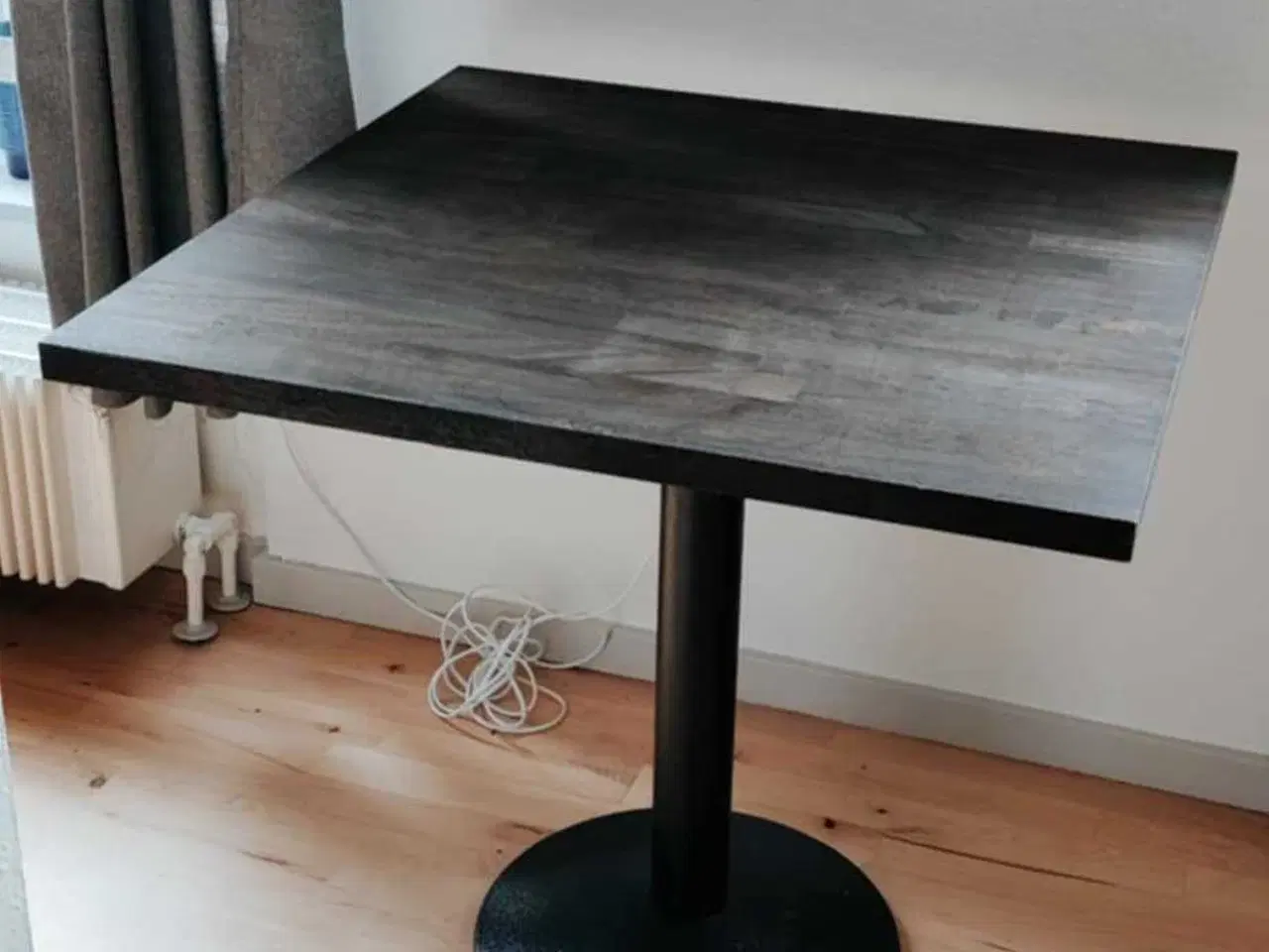 Billede 1 - Cafebord med massiv bordplade