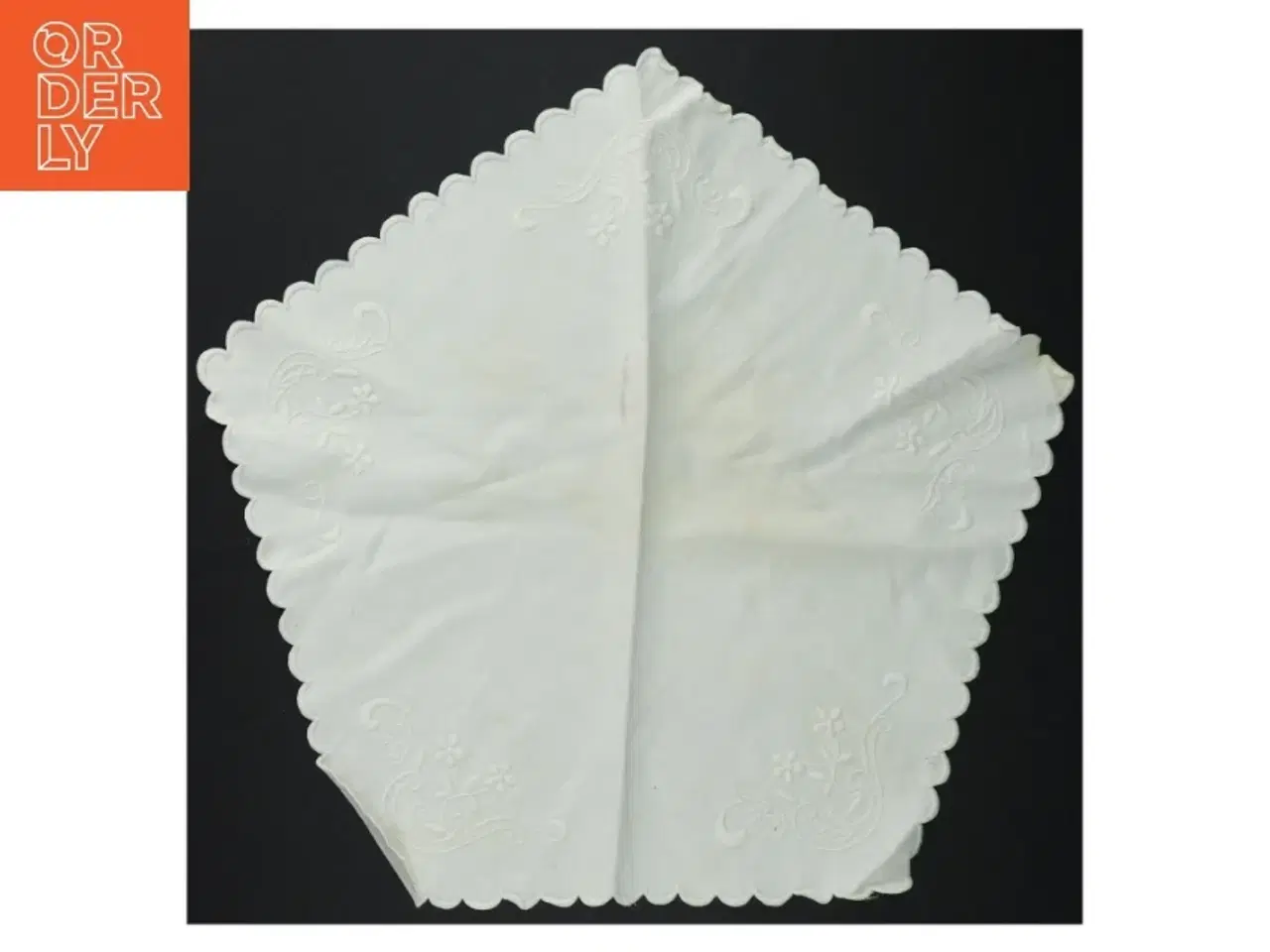Billede 2 - Broderet serviet (str. 33 x 34 cm)