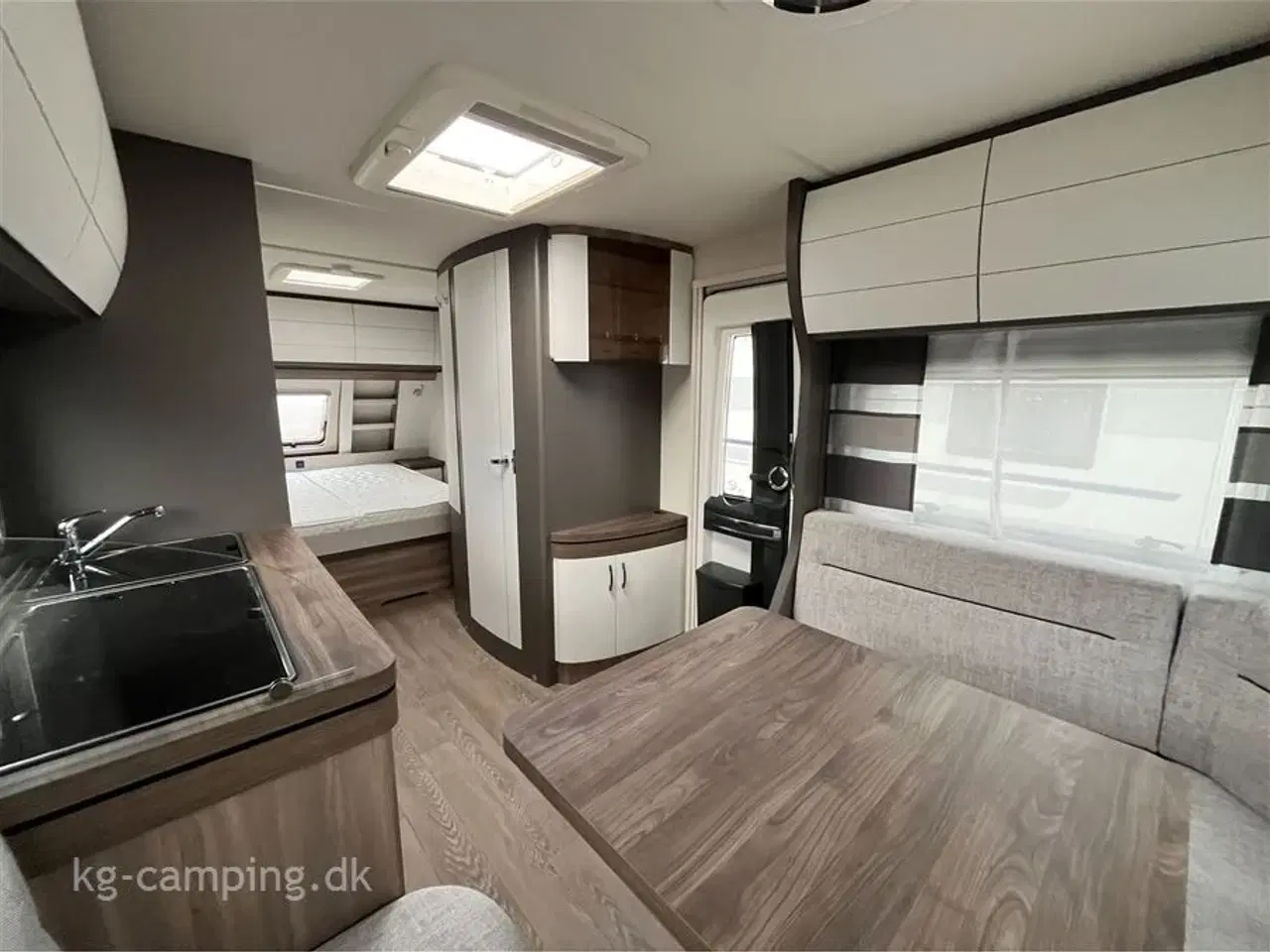 Billede 6 - 2024 - Hobby Excellent Edition 540 UFF   Flot vogn med fritstående seng