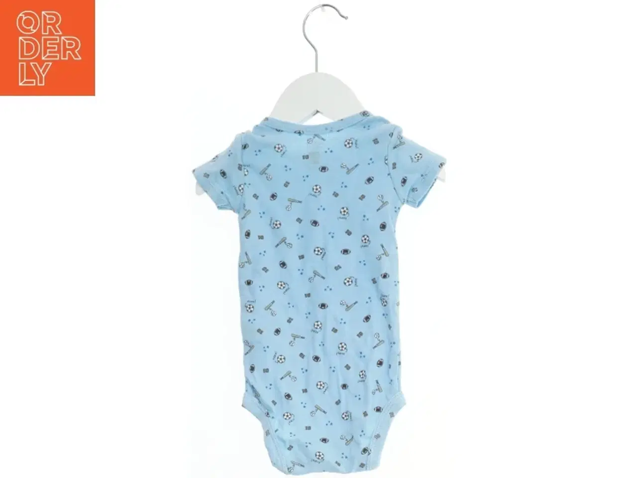 Billede 2 - Lyseblå bodystocking med sport print fra Carter’s (str. 62)