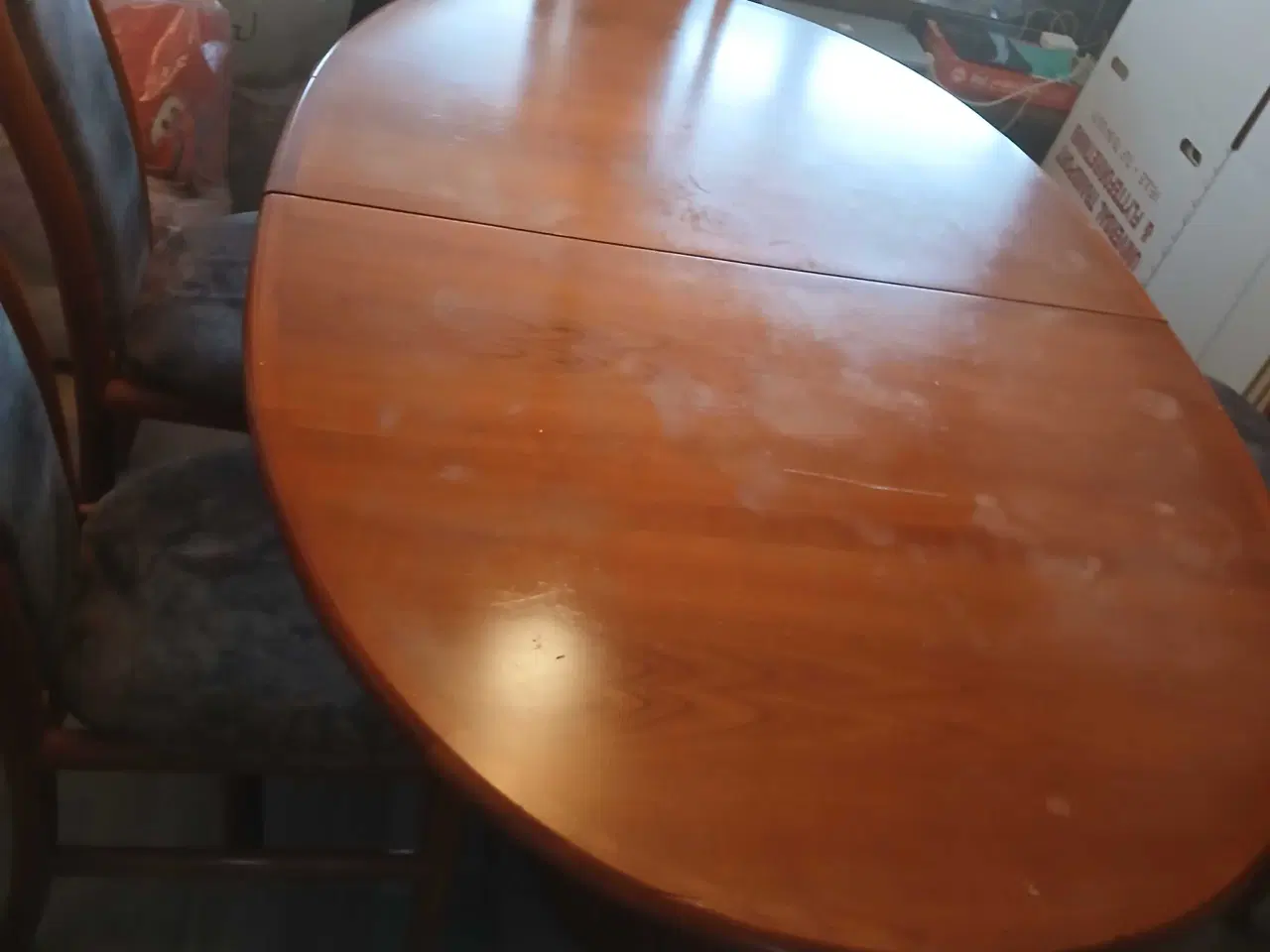 Billede 3 - Elegant Kirsebærtræs Spisebord - Udtrækkeligt & Kl