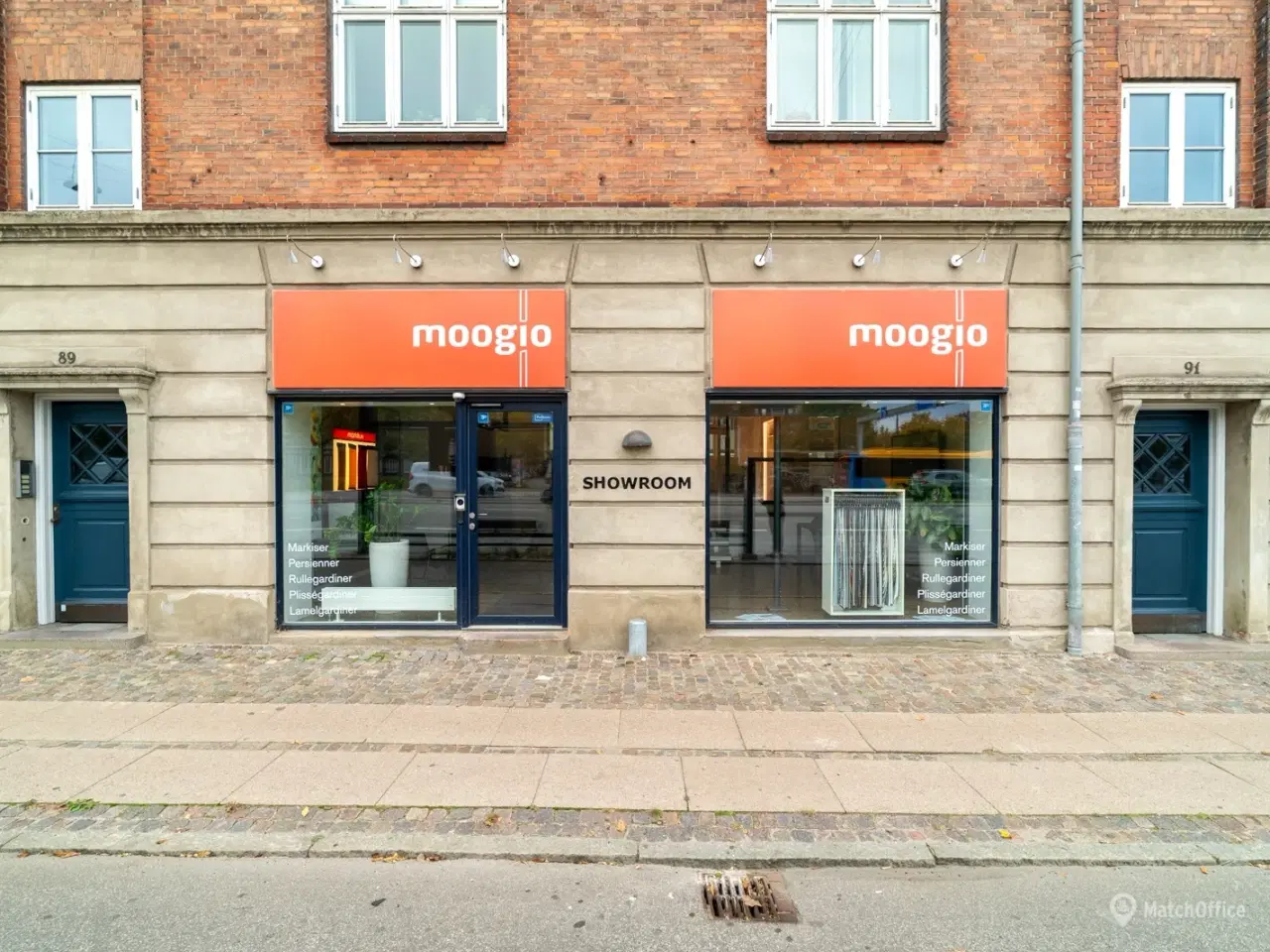 Billede 1 - SÆLGES: Gennemlyst og præsentabelt erhvervslejemål med markant facade – tæt ved Ryparken Station