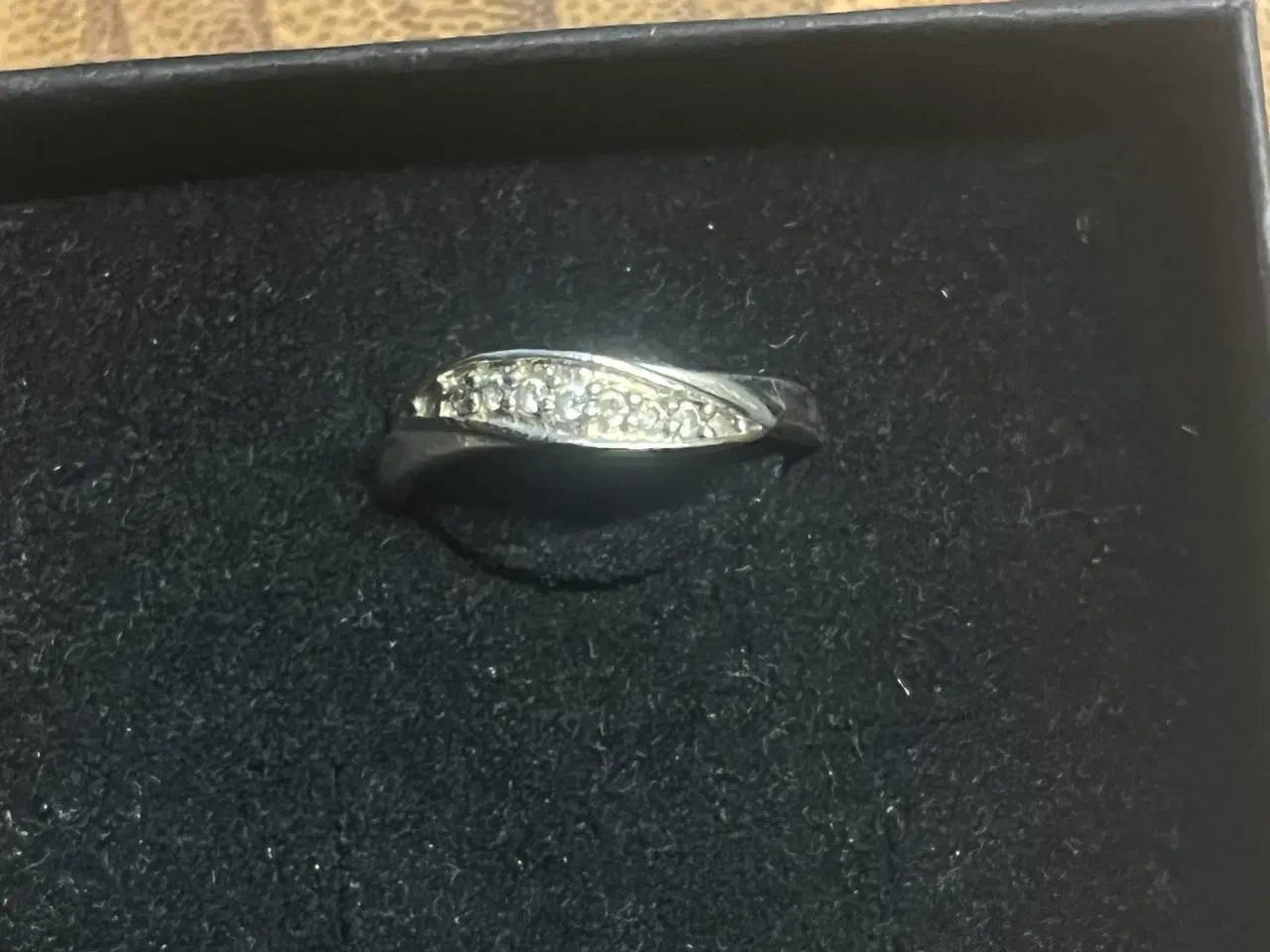 Billede 2 - 925 sterling sølv ring med diamant design