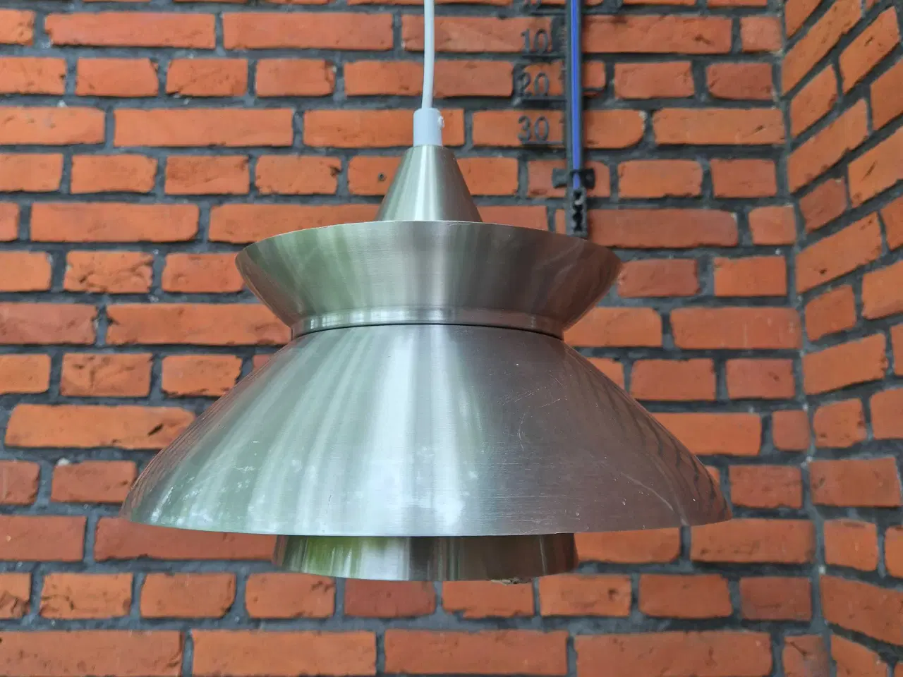 Billede 3 - Smuk retropendel i børstet aluminium 