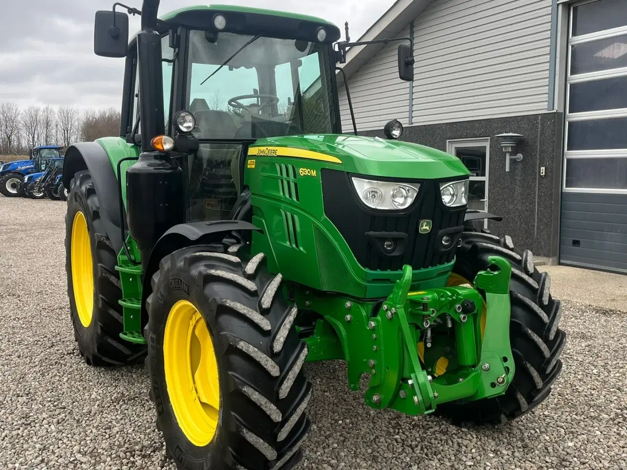 Billede 18 - John Deere 6130M med Auto Quard gearkasse og med krybe gear. I for er der frontlift og 2stk dobbeltvirkende fjernudtag