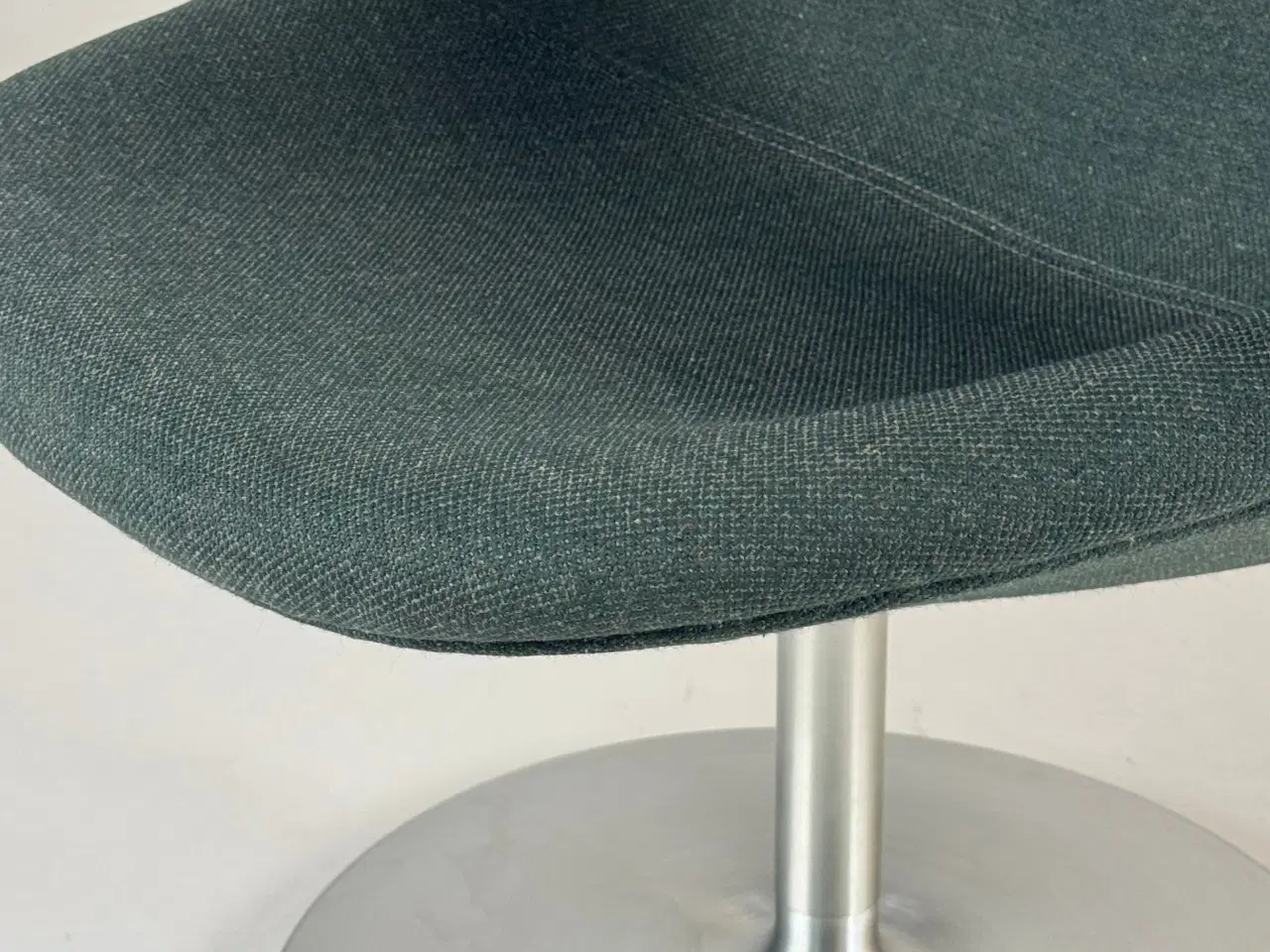 Billede 7 - +Halle | Capri Swivel Loungestol (Kvadrat Rewool 987)