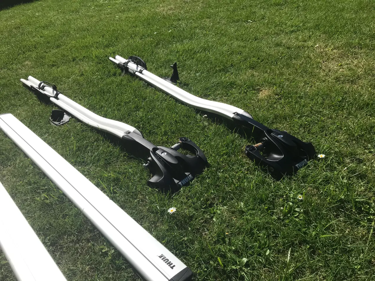 Billede 3 - Komplet cykelstativ til tagræling fra Thule