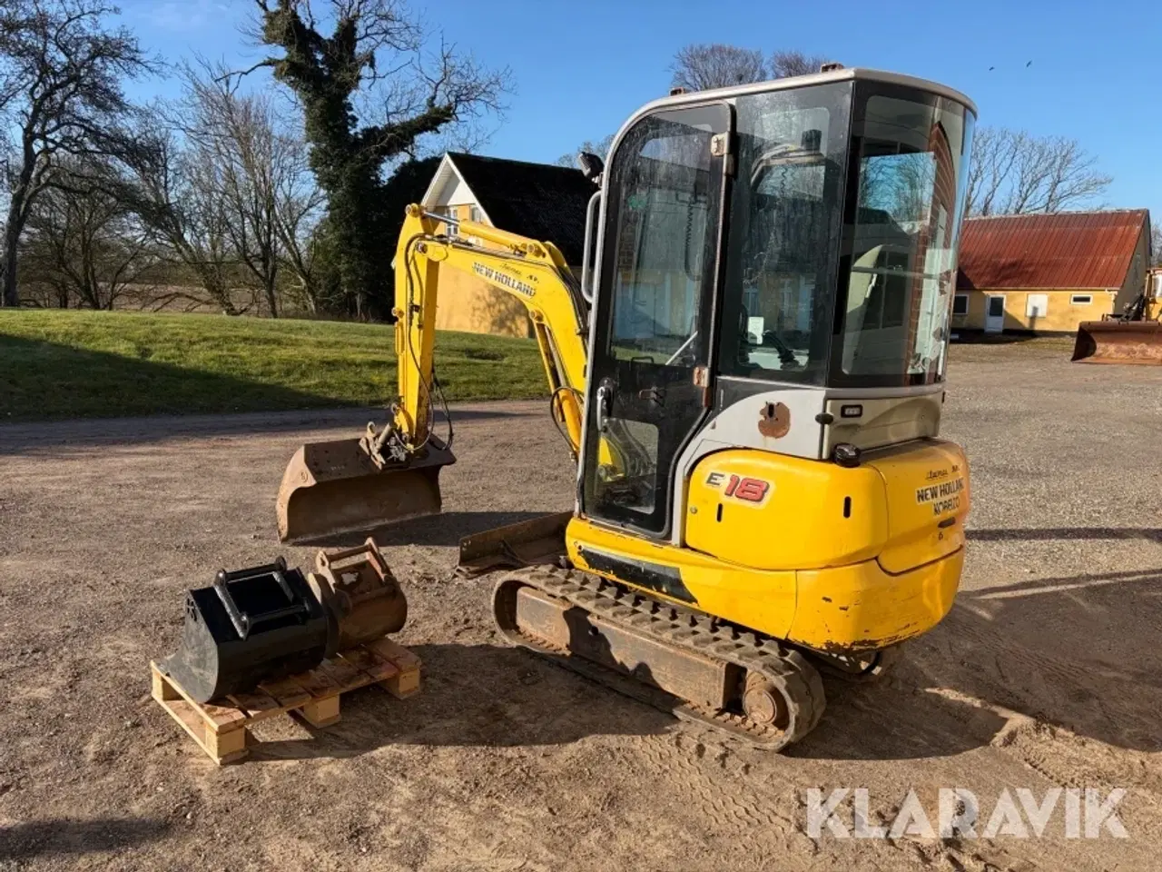 Billede 3 - Gravemaskine New Holland E18C med tiltman og skovlpakke