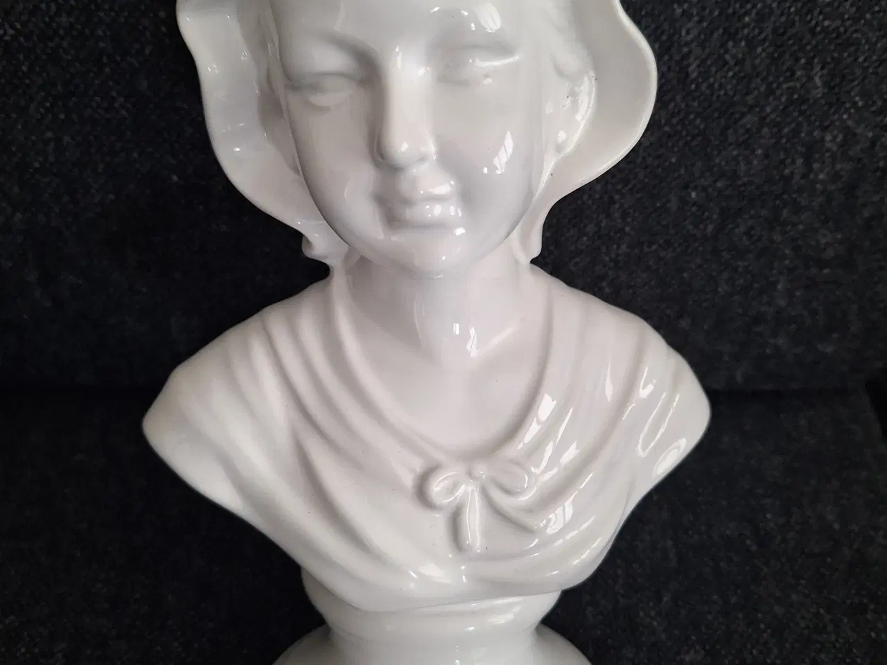 Billede 1 - Kvindefigur i porcelæn 