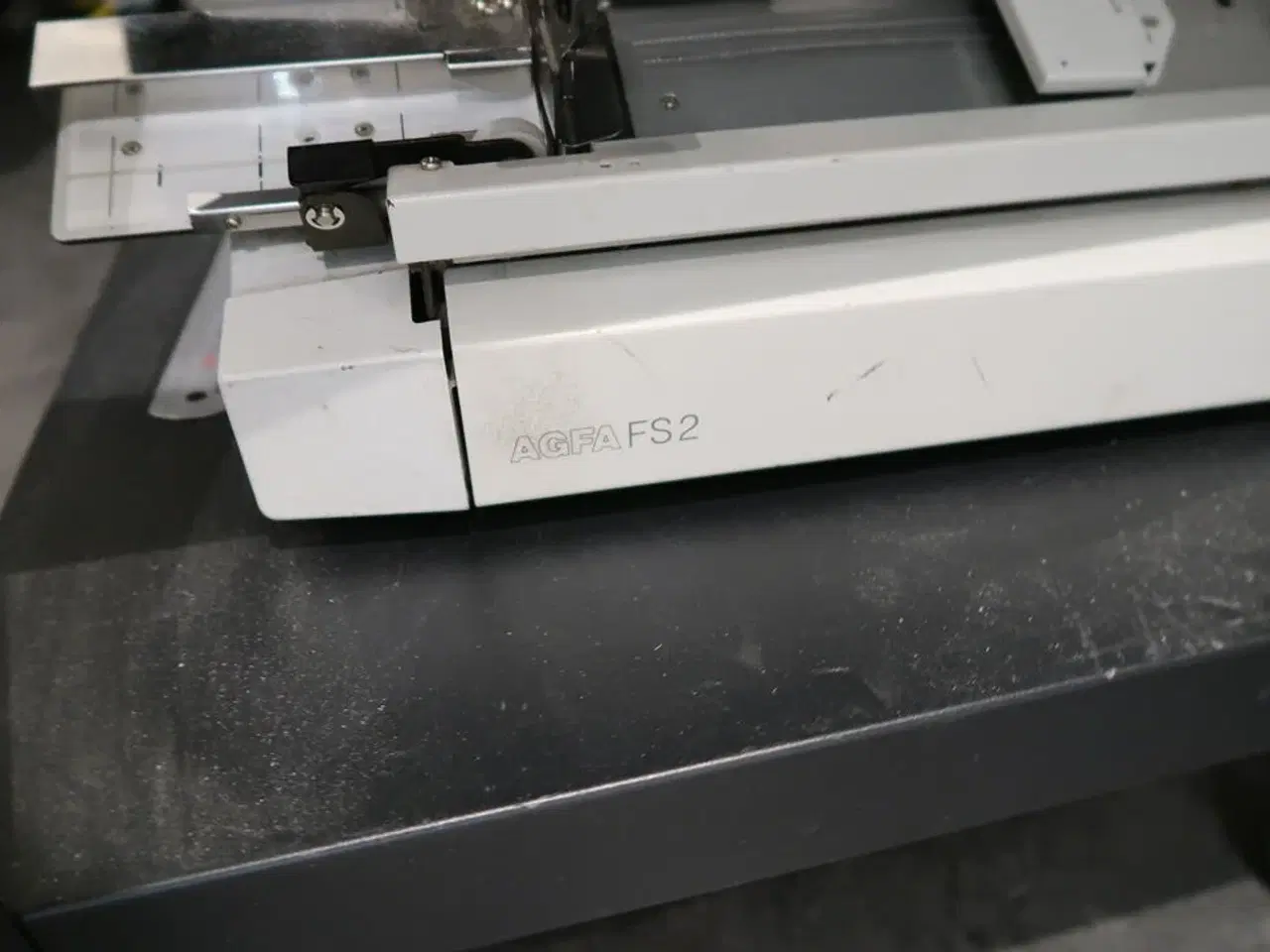 Billede 7 - Opbevaringsvogn med skærebord, lamineringsmaskine m.m.