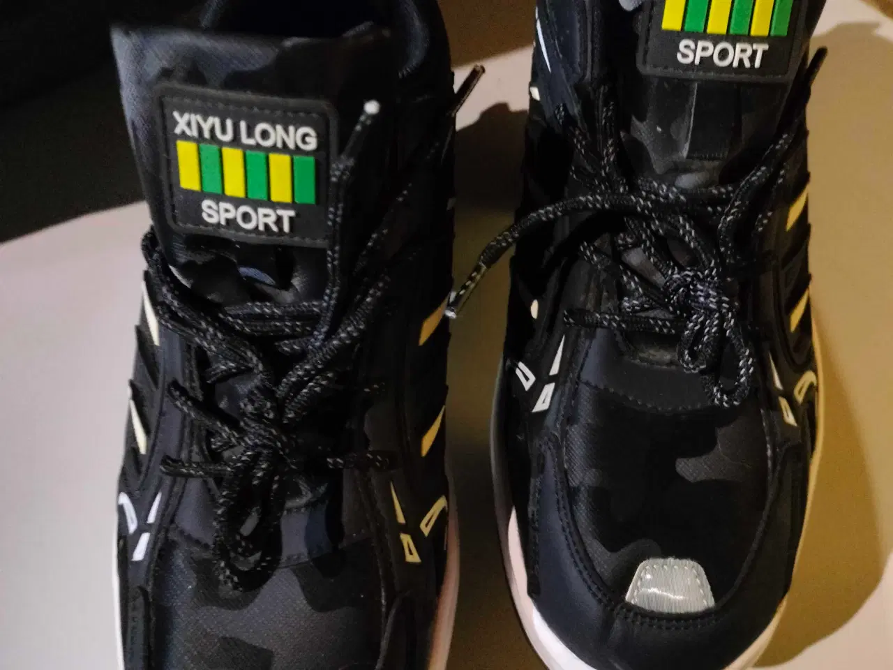 Billede 2 - Rulleskøjter og sko i et