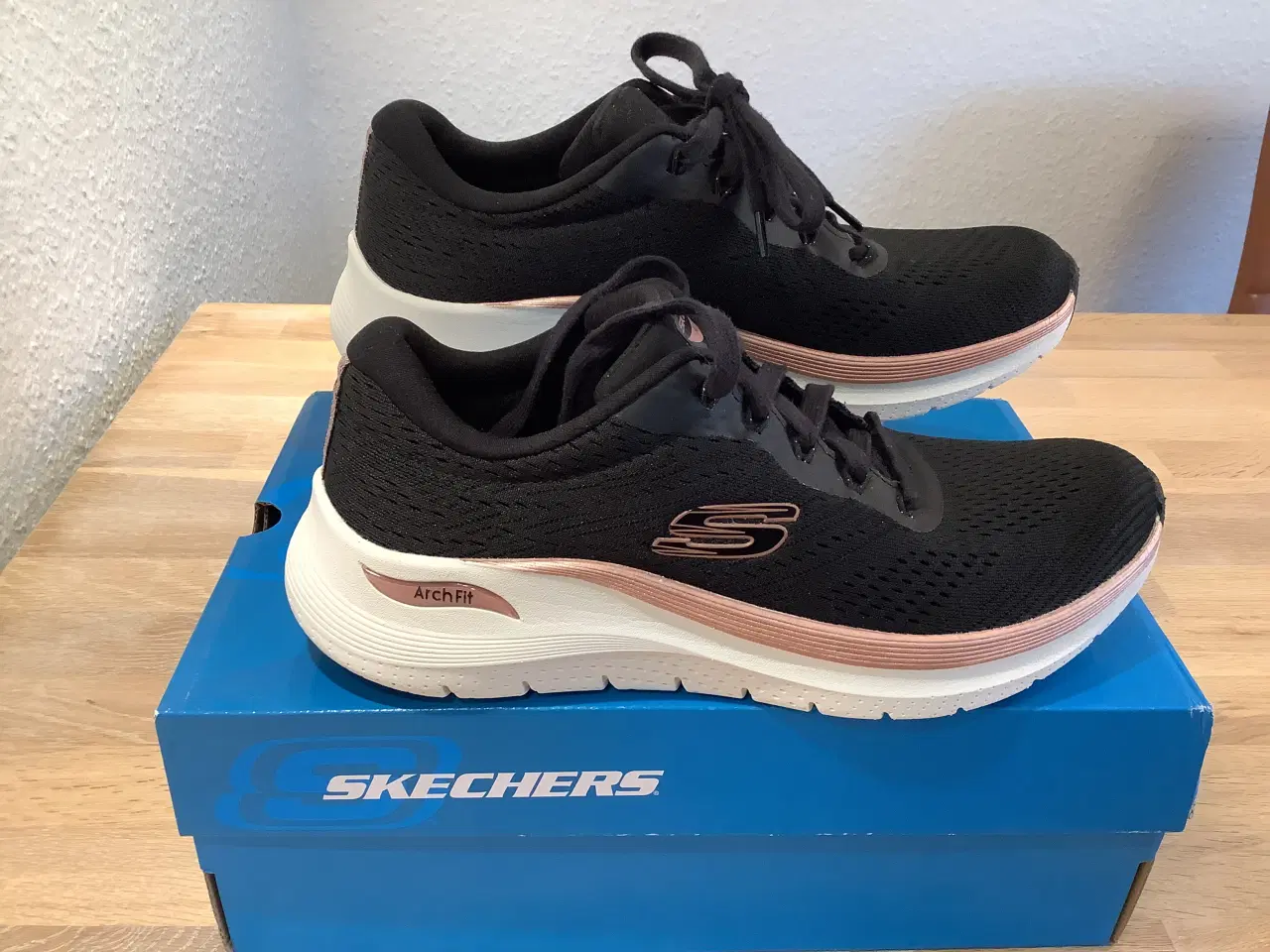 Billede 4 - Skechers Arch Fit 2.0 Glow W - Black Rose Gold 