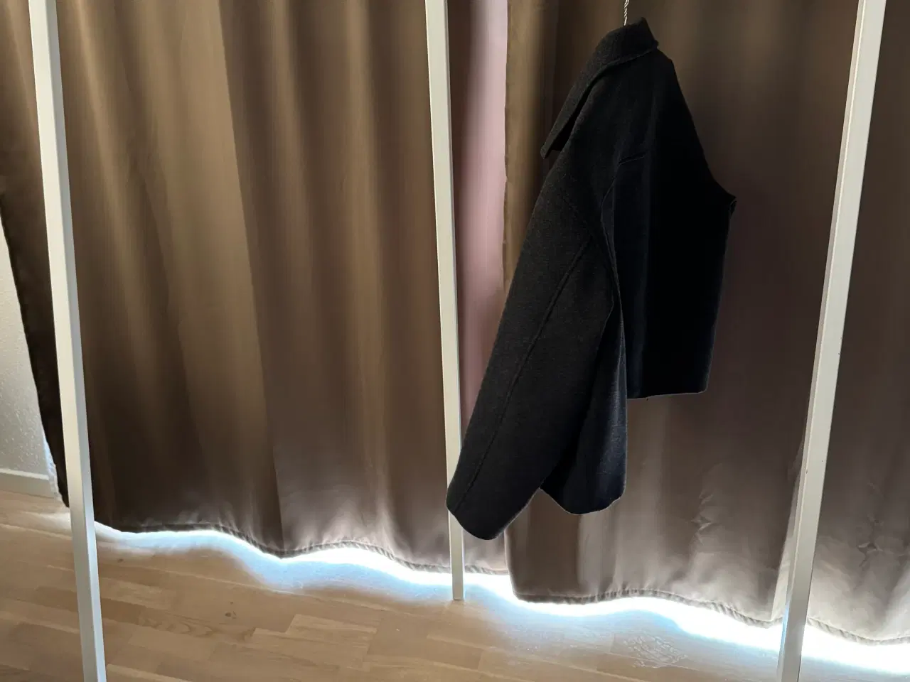 Billede 4 - Hay - garderobestativ - Loop stand tøjstativ i hvi