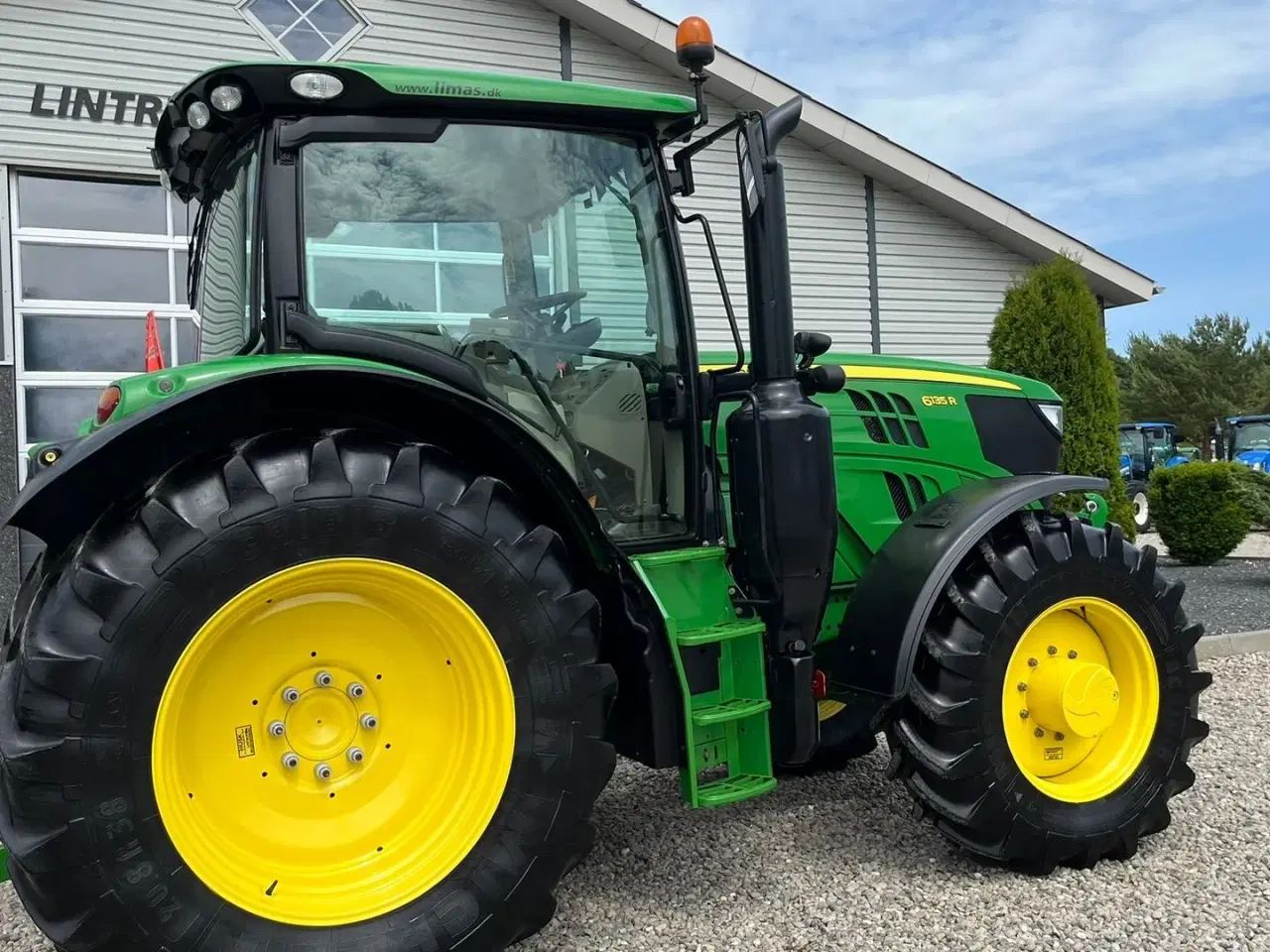 Billede 14 - John Deere 6135R Krybegear, frontlift, TLS Affjedret foraksel og affjedret kabine samt luft anlæg