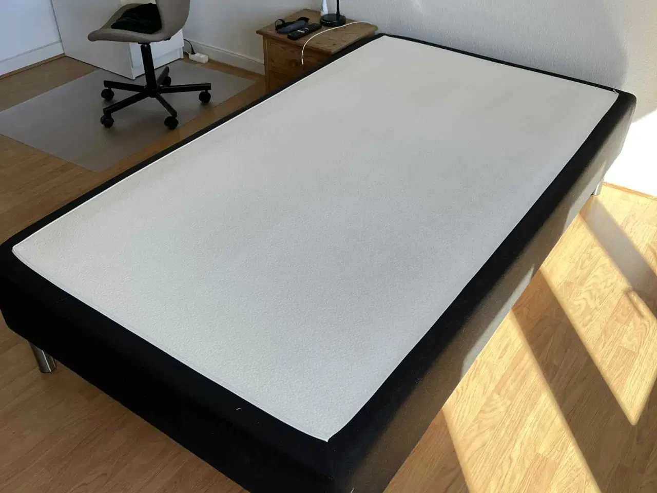 Billede 2 - Seng, Boxmadras, Fast (210 cm x 120 cm)