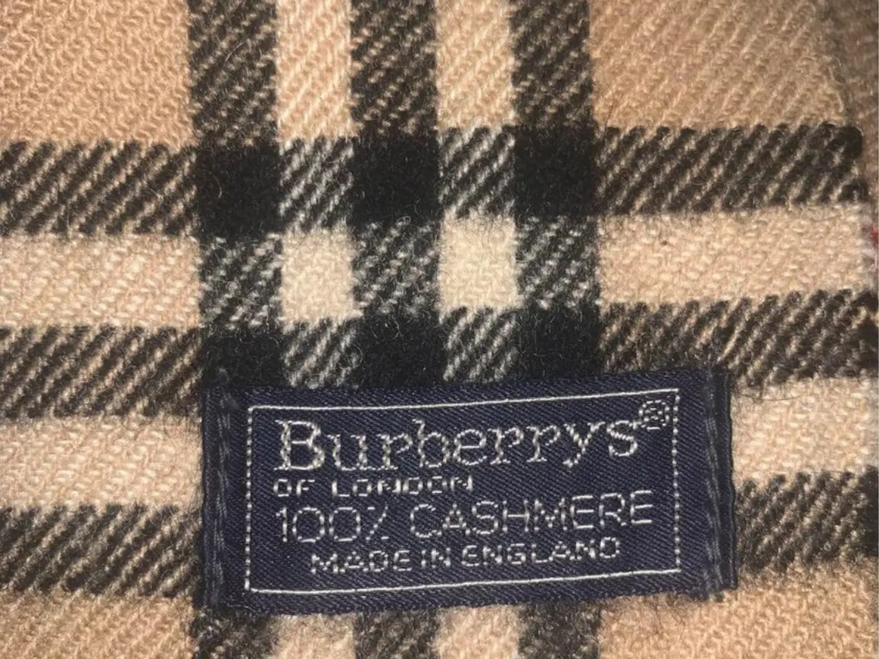Billede 2 - Burberry halstørklæde 