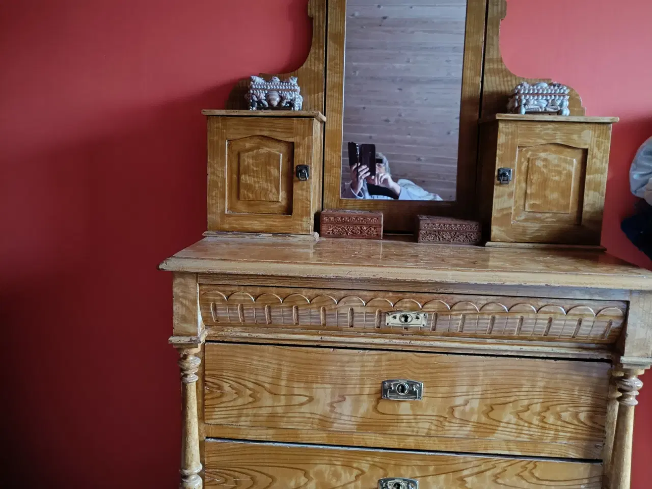 Billede 2 - Soveværelses-møbel med spejl