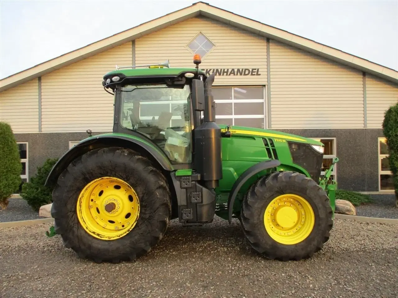 Billede 8 - John Deere 7310R Med frontlift og frontPTO en ejers gård traktor