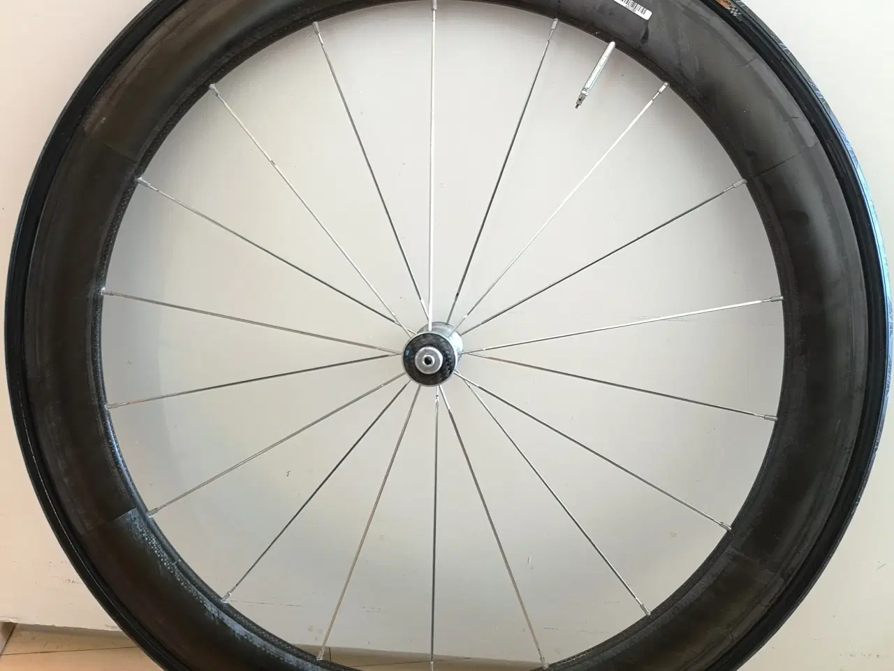 Billede 2 - Weight 803 gr. New tire unused, and carbon fiber b