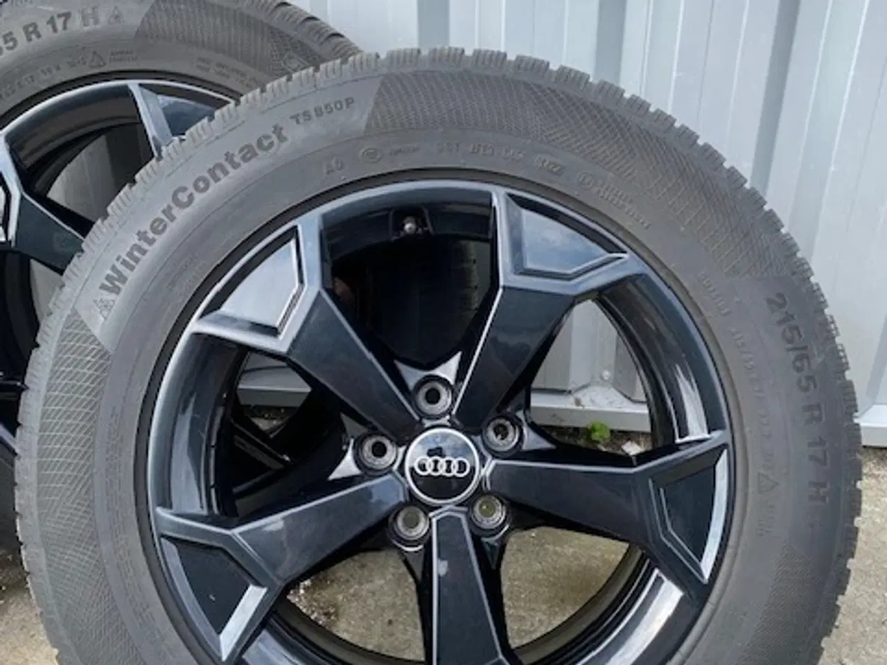Billede 2 - Dæk og original Audifælge til Q3