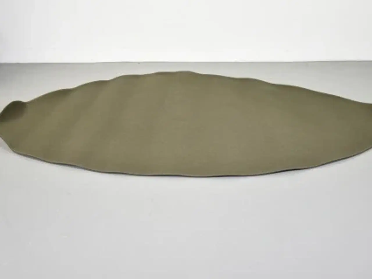 Billede 1 - Fraster gulvtæppe i mørkegrønt filt