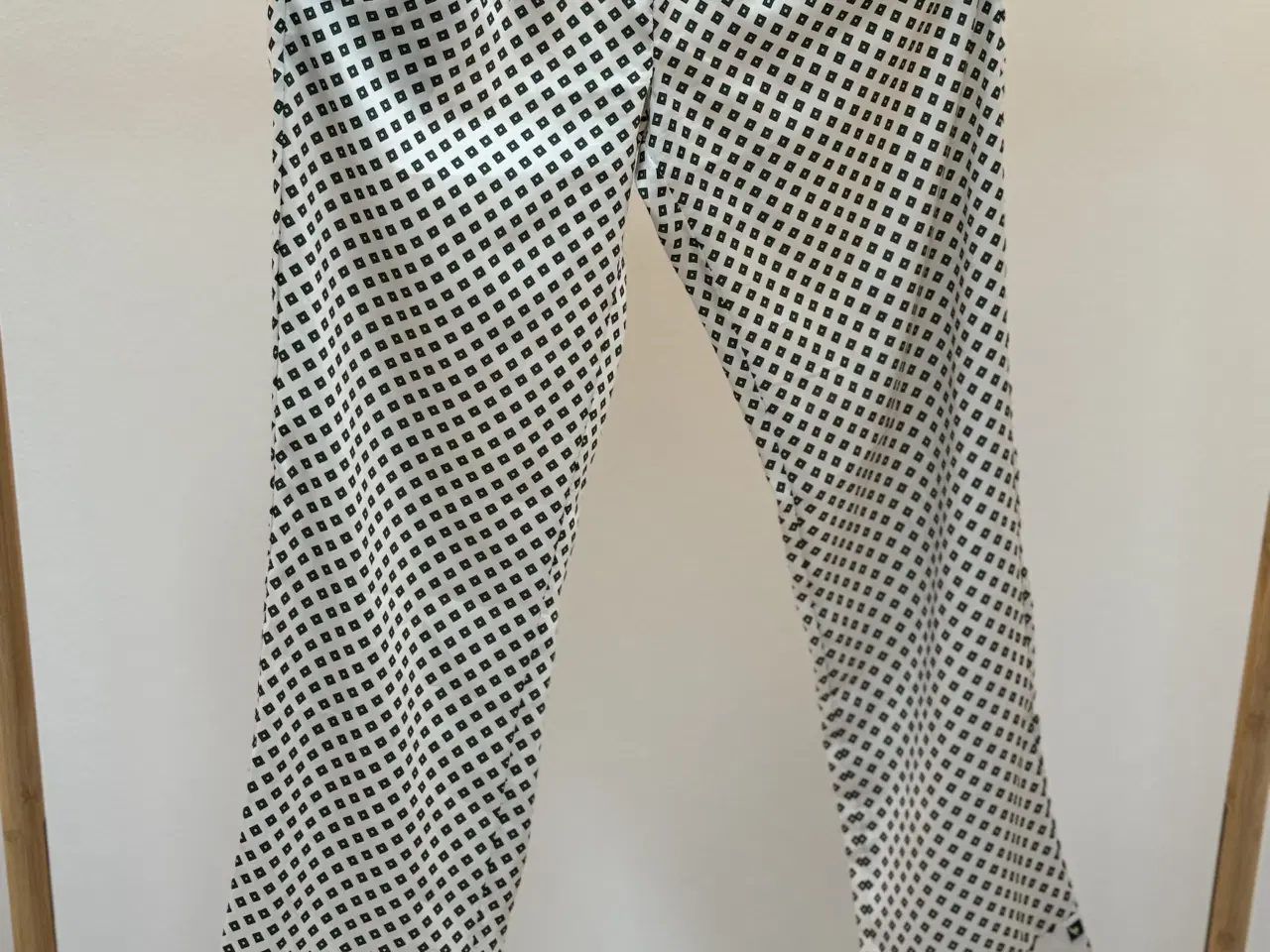 Billede 2 - Damebukser str xs-s. Design by Si