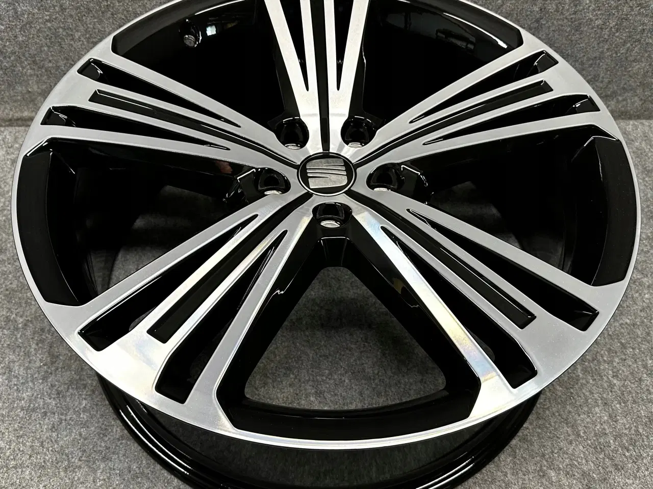 Billede 1 -  SEAT TARRACO 5F 8.0" x 20" 5x112 ET 41