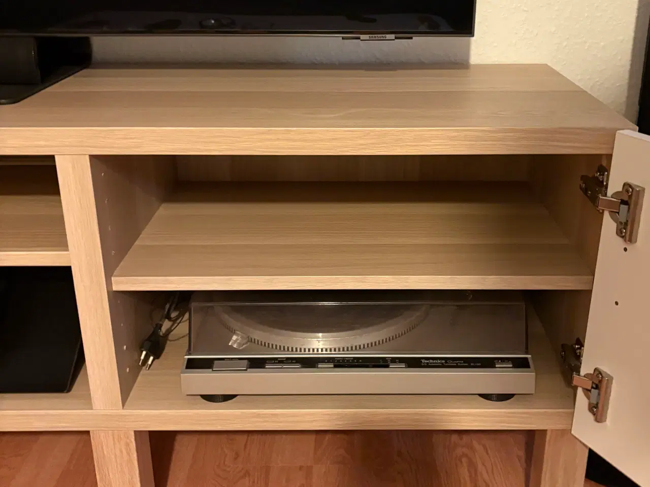 Billede 4 - TV bord fra Ikea