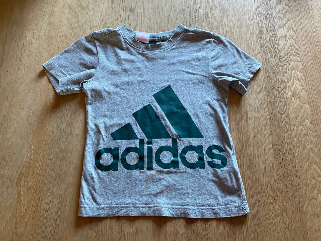 Billede 8 - Jakke Hummel, Tshirt Hummel 116, 