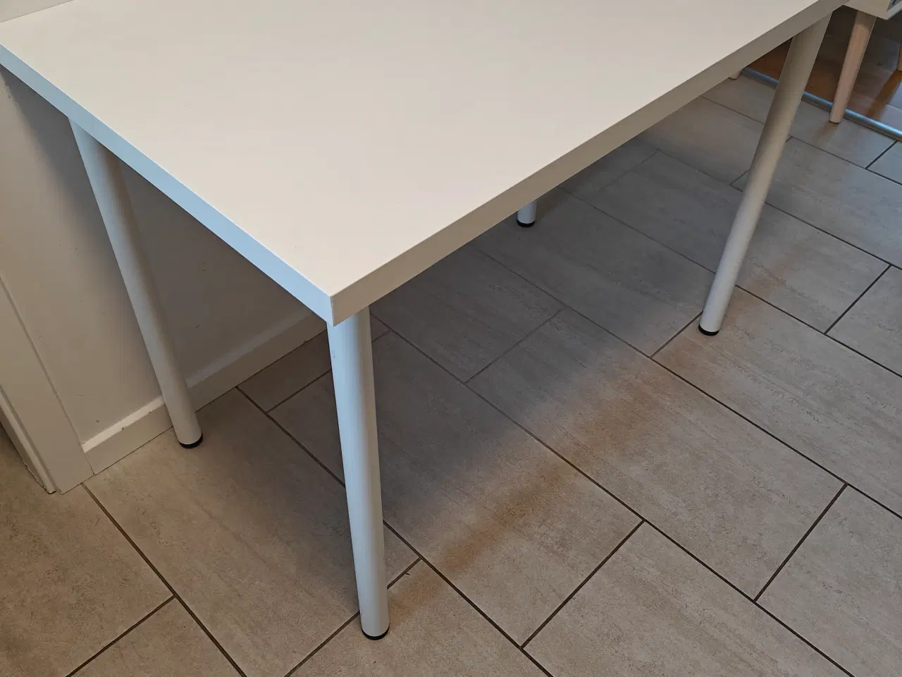 Billede 3 - Ikea Hvid Bordplade med Ben 100x60