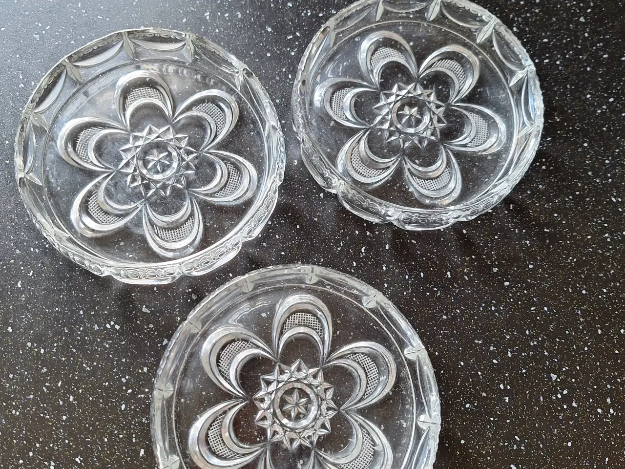 Billede 1 - Tallerkener