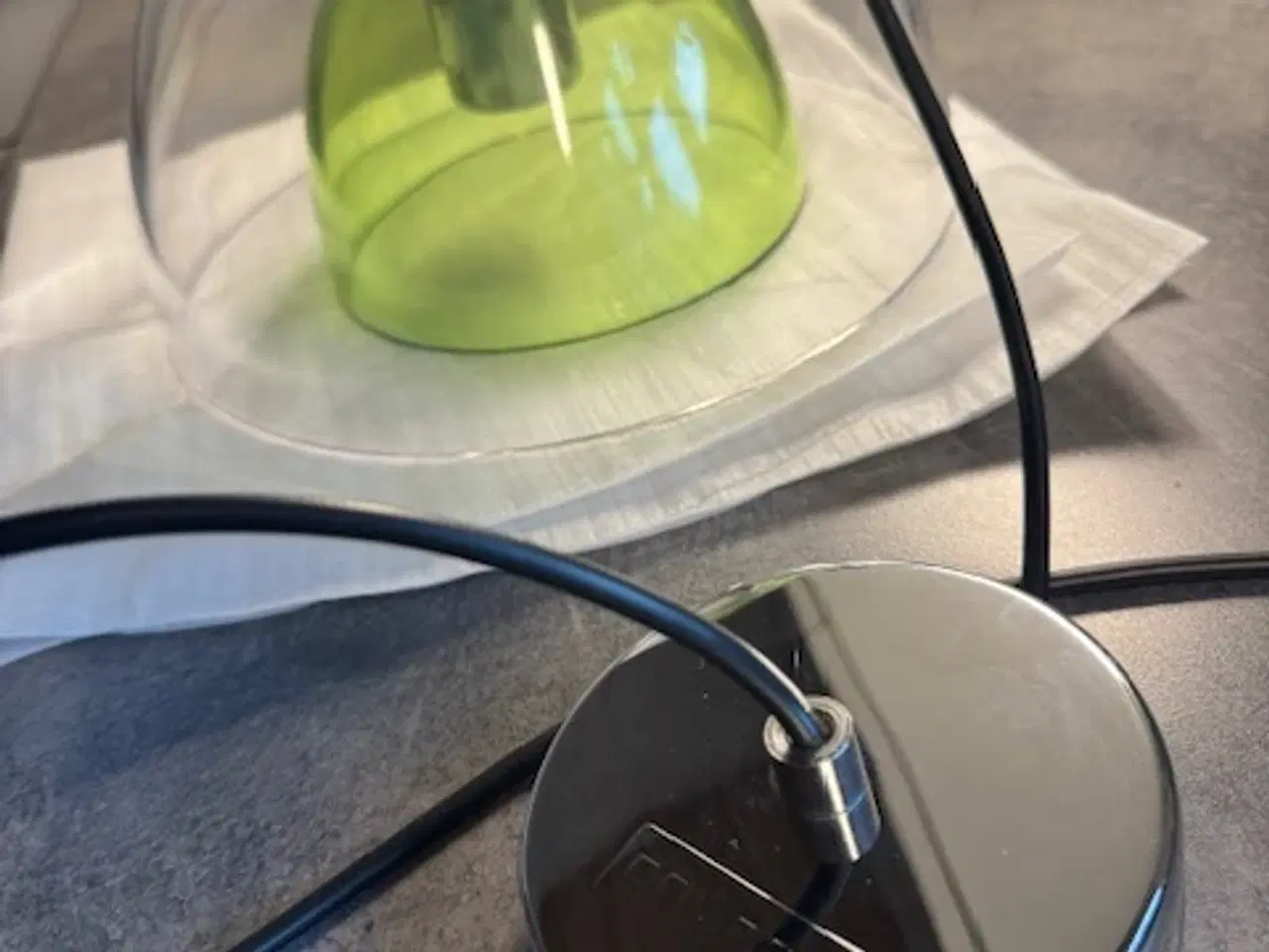 Billede 3 - Loftslampe i grøn og klar akrylplast.