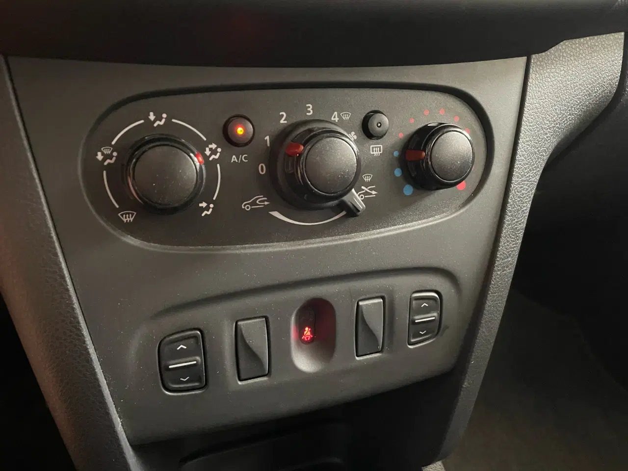 Billede 10 - Dacia Sandero 0,9 Tce Family Edition Start/Stop 90HK 5d